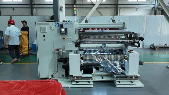 Machine de repassage à fente offrant une correction de dépliage Transmission Applatissement et flux de processus de découpe de lame circulaire