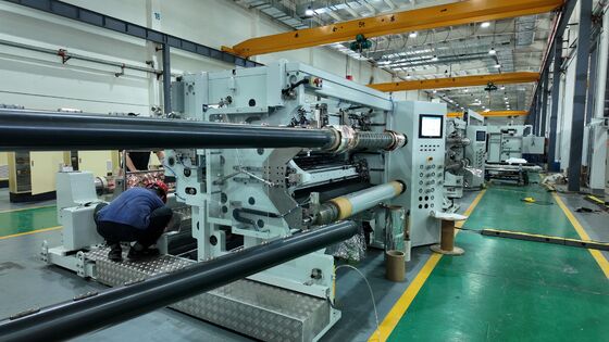 Machine refendeuse-bobineuse pour matériaux composites PET et OPP avec entraînement servo CNC et technologie de refendage à couteau circulaire