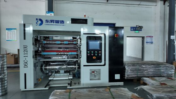 Machine de refendage-bobinage pour la production de séparateurs de batteries au lithium avec entraînement servo CNC et porte-lame électrique